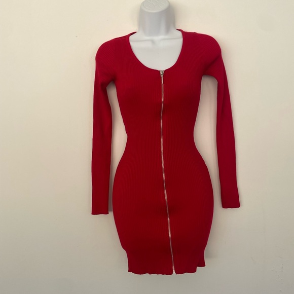 Red long sleeve dress - Picture 2 of 7